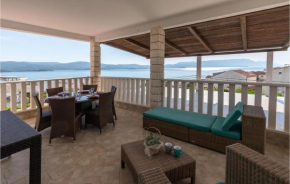 Nice Apartment In Komarna With Wifi